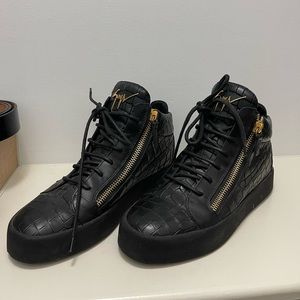 Perfect condition authentic shoes